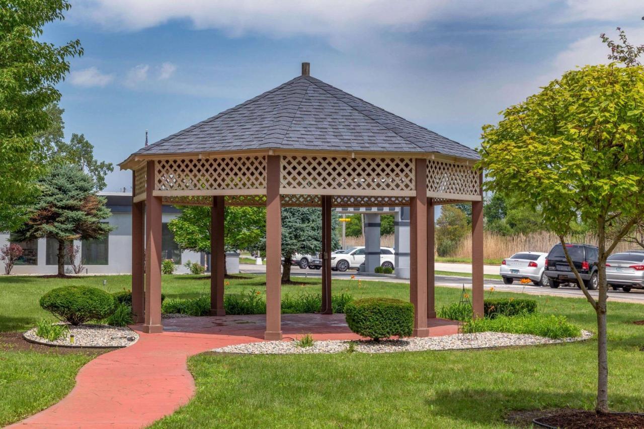 Days Inn And Suites By Wyndham Hammond, In Exterior photo