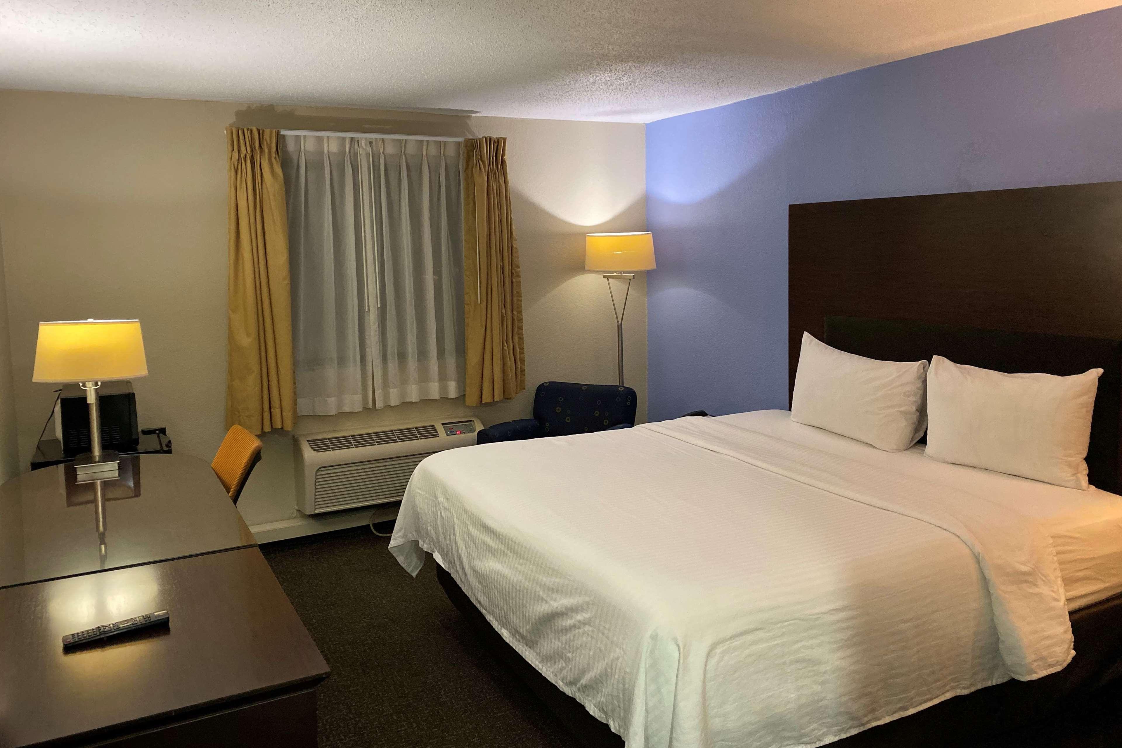 Days Inn And Suites By Wyndham Hammond, In Exterior photo