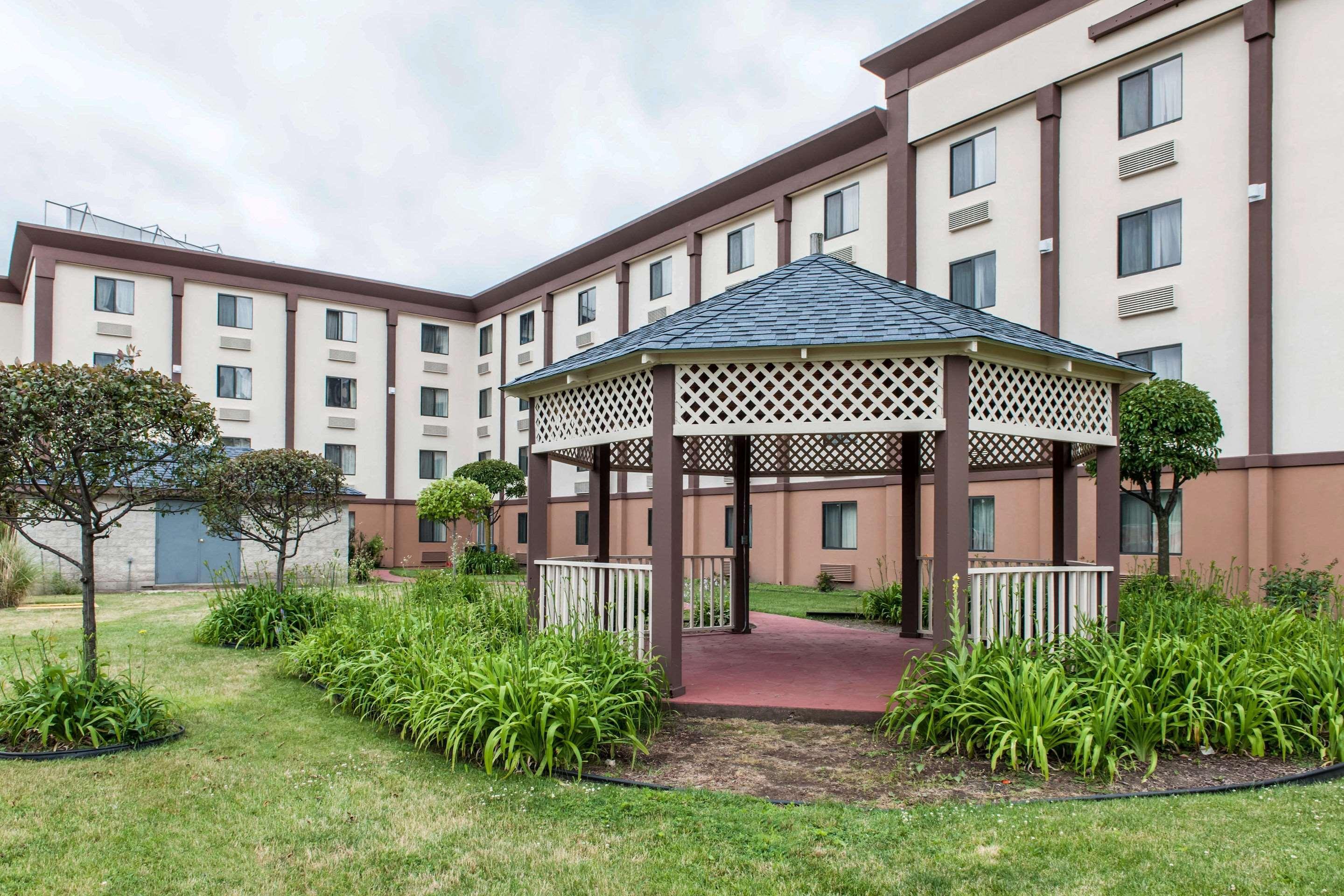 Days Inn And Suites By Wyndham Hammond, In Exterior photo