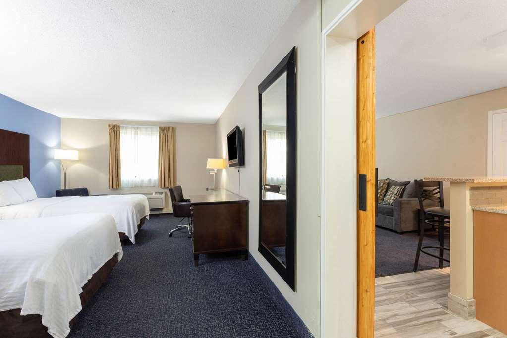 Days Inn And Suites By Wyndham Hammond, In Room photo